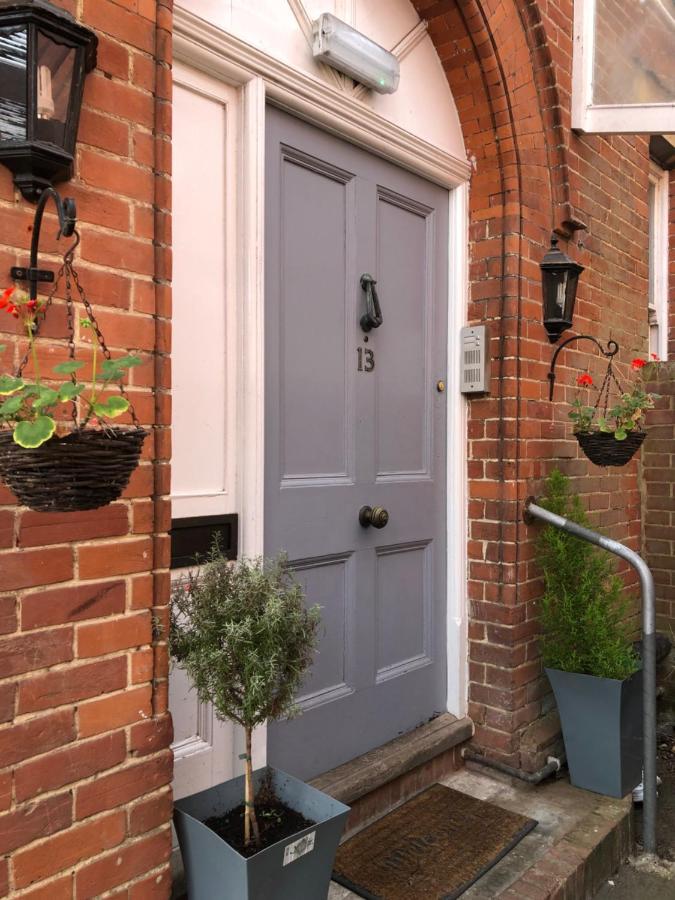 Canterbury Accommodations With Free Car Park Onsite And High Speed Wifi Extérieur photo