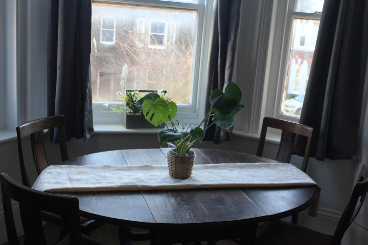 Canterbury Accommodations With Free Car Park Onsite And High Speed Wifi Extérieur photo