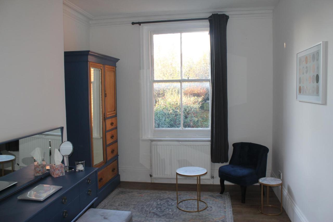 Canterbury Accommodations With Free Car Park Onsite And High Speed Wifi Extérieur photo