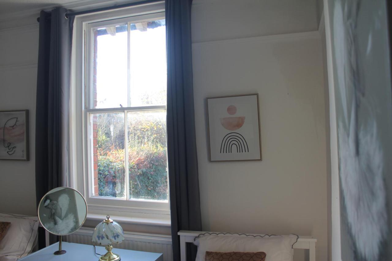 Canterbury Accommodations With Free Car Park Onsite And High Speed Wifi Extérieur photo