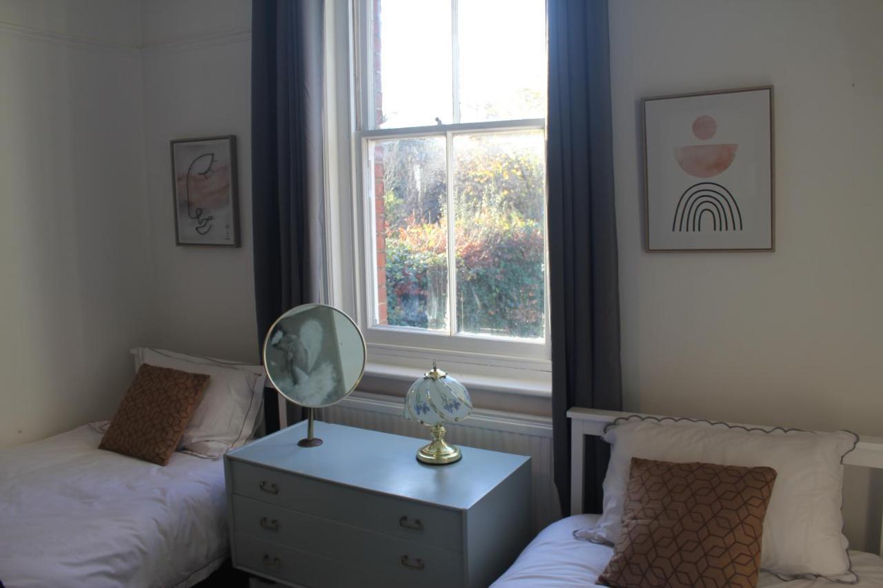 Canterbury Accommodations With Free Car Park Onsite And High Speed Wifi Extérieur photo